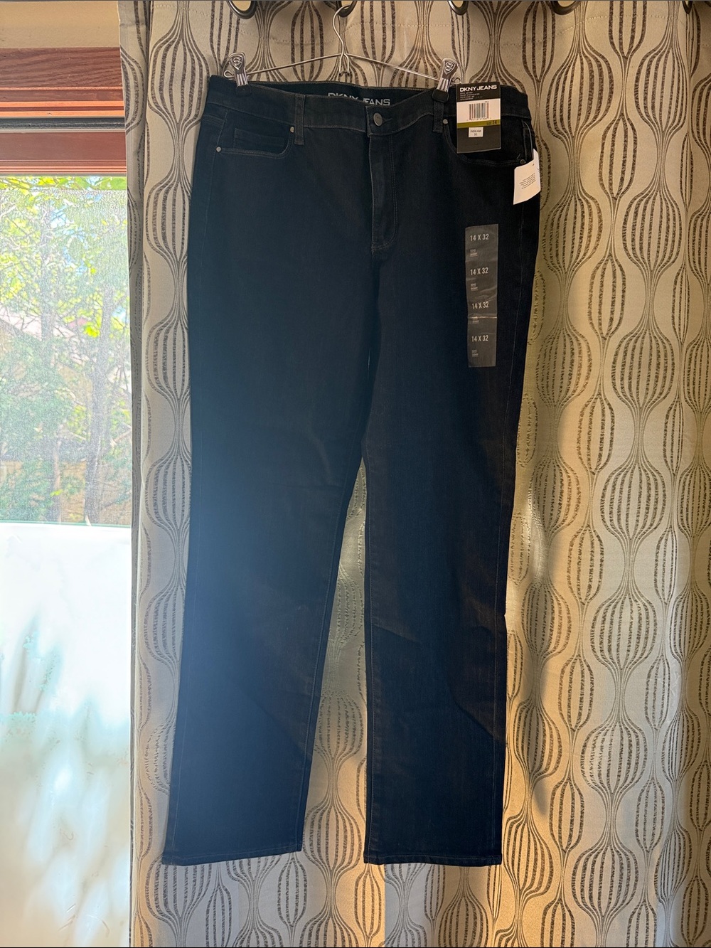 New NWT DKNY Women’s size 14/32 Soho Skinny Straight Jeans Dark Blue